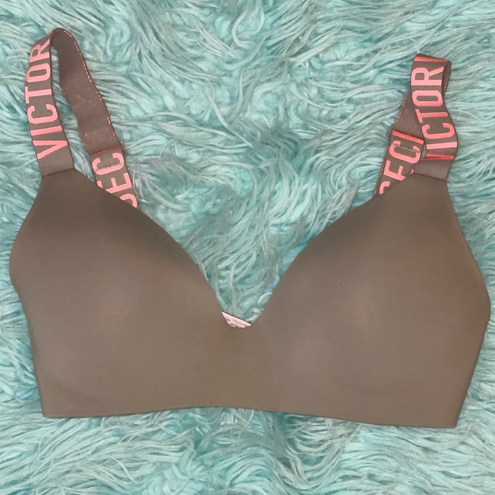 Victoria’s Secret T shirt lightly lined bra